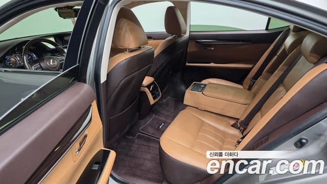 Lexus ES300h 2018 — ფოტო 12/20