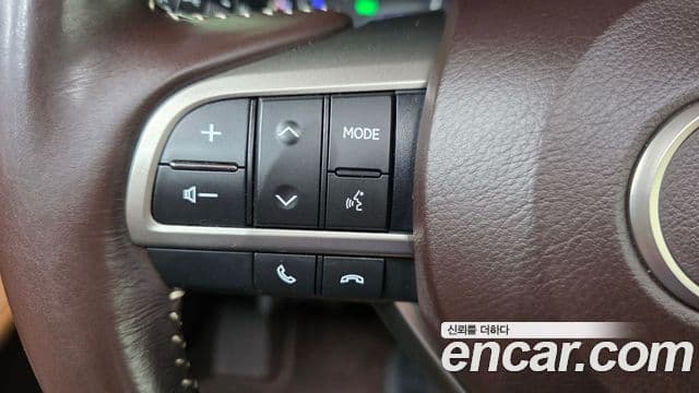 Lexus ES300h 2018 — ფოტო 19/20