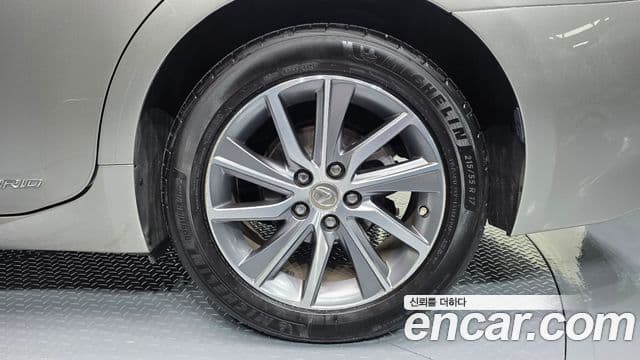 Lexus ES300h 2018 — Photo 25/33