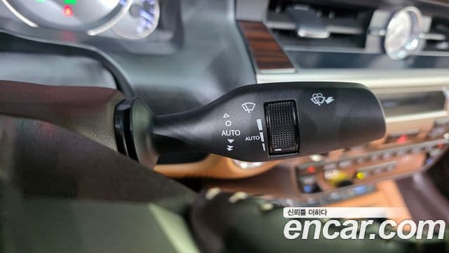 Lexus ES300h 2018 — Photo 2/33
