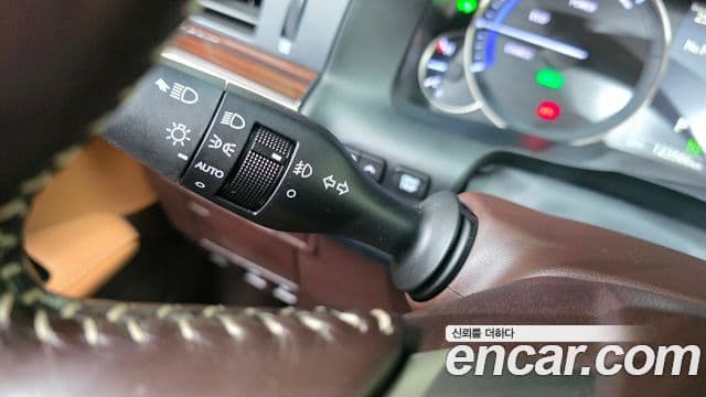 Lexus ES300h 2018 — Photo 23/33