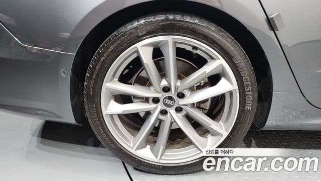 Audi A7 2021 — ფოტო 5/20