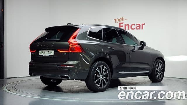 Volvo XC60 2018 — ფოტო 2/20
