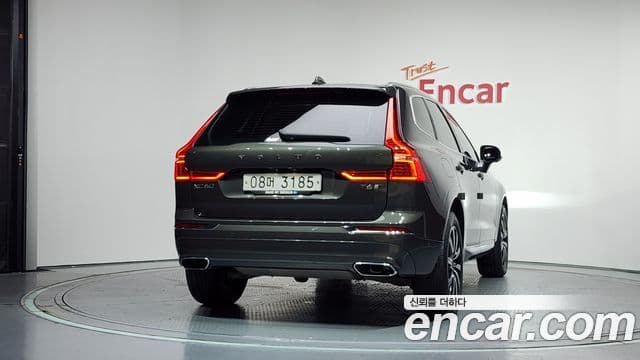 Volvo XC60 2018 — ფოტო 4/20
