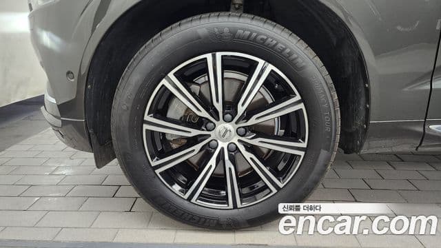 Volvo XC60 2018 — ფოტო 5/20