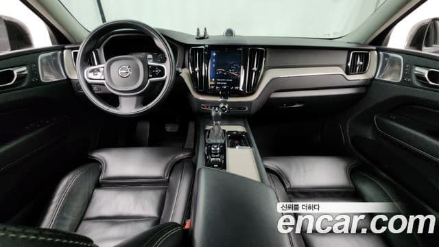 Volvo XC60 2018 — ფოტო 7/20