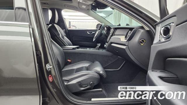 Volvo XC60 2018 — фото 11 из 20