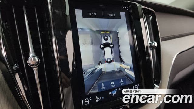 Volvo XC60 2018 — ფოტო 15/20