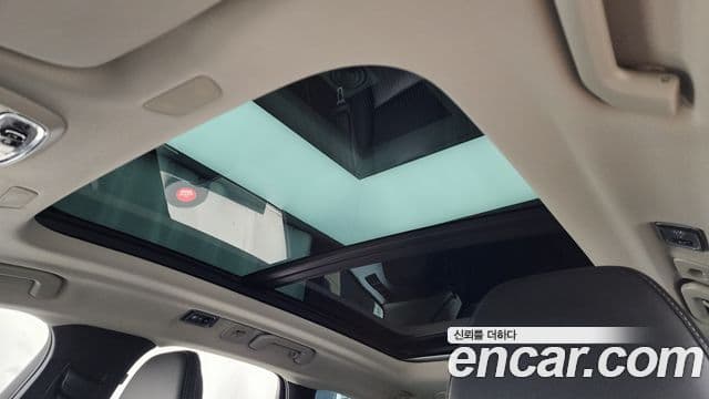 Volvo XC60 2018 — ფოტო 18/20