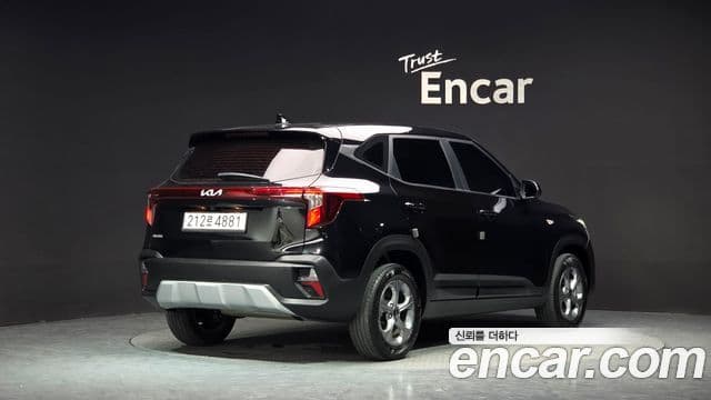 Kia Seltos 2023 — ფოტო 2/20