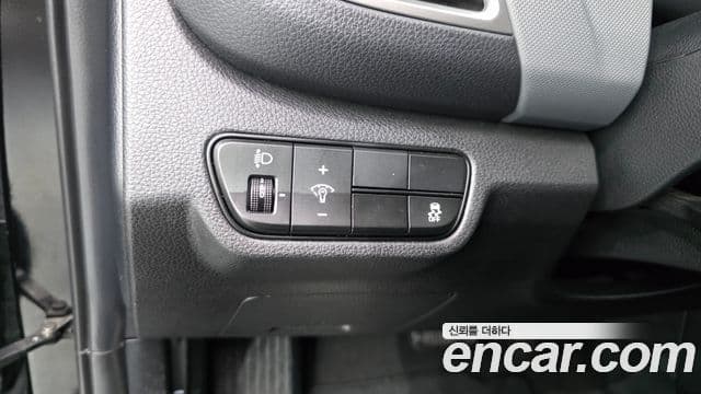 Kia Seltos 2023 — ფოტო 19/20