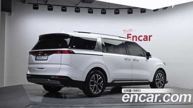 Kia Carnival 2023 — фото 2 из 20