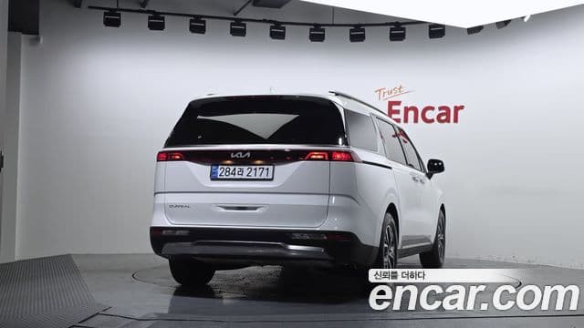 Kia Carnival 2023 — фото 4 из 20