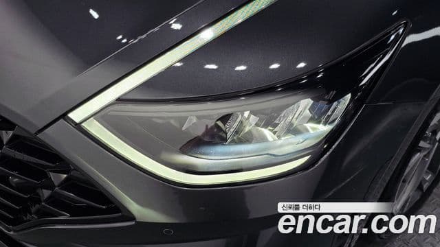 Hyundai Sonata Hybrid 2022 — Photo 13/31