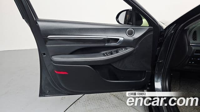 Hyundai Sonata Hybrid 2022 — Photo 27/31