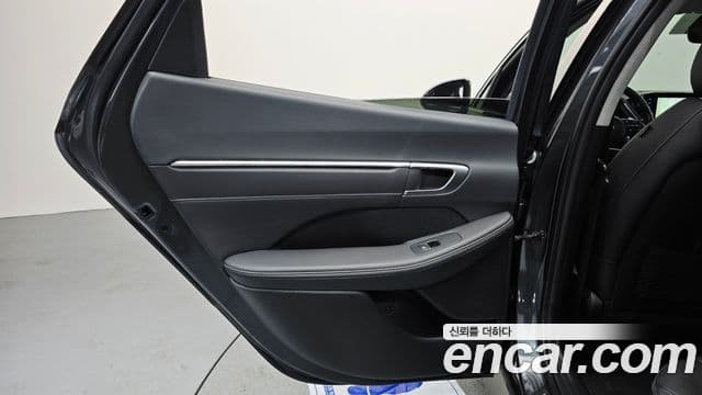 Hyundai Sonata Hybrid 2022 — Photo 16/31