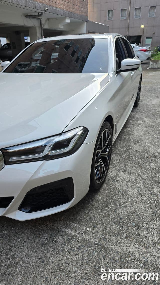 BMW 5 Series 2022 — ფოტო 2/10
