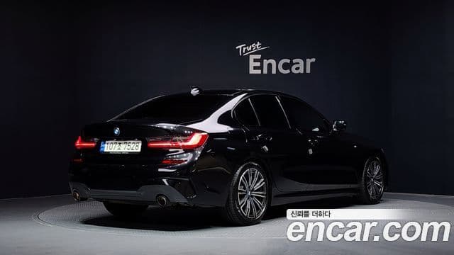 BMW 3 Series 2022 — ფოტო 2/20