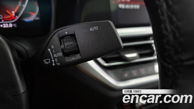 BMW 3 Series 2022 — ფოტო 16/20