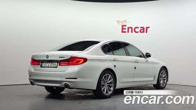 BMW 5 Series 2018 — Şəkil 15/20