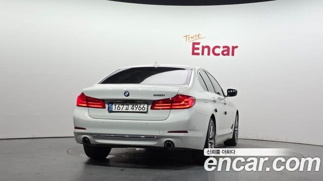 BMW 5 Series 2018 — Şəkil 10/20