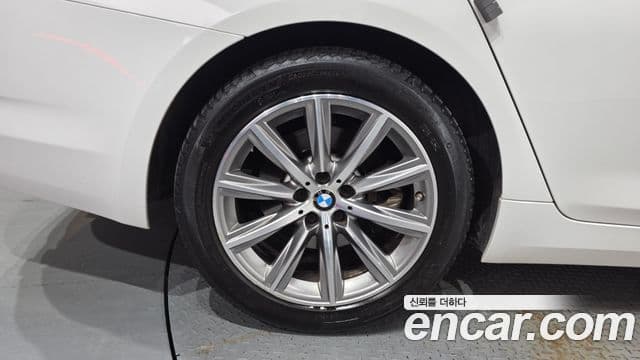 BMW 5 Series 2018 — Şəkil 7/20