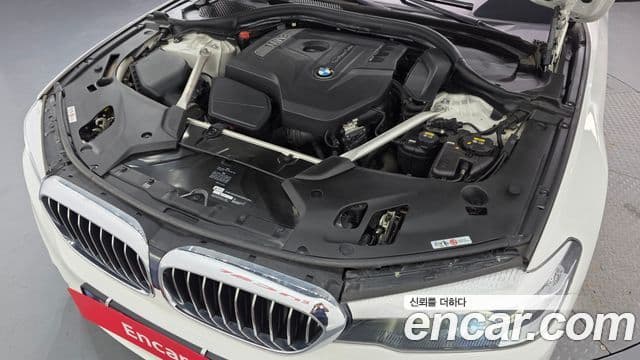 BMW 5 Series 2018 — Şəkil 18/20