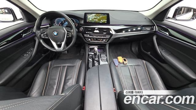 BMW 5 Series 2018 — Şəkil 13/20