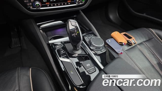 BMW 5 Series 2018 — Şəkil 11/20