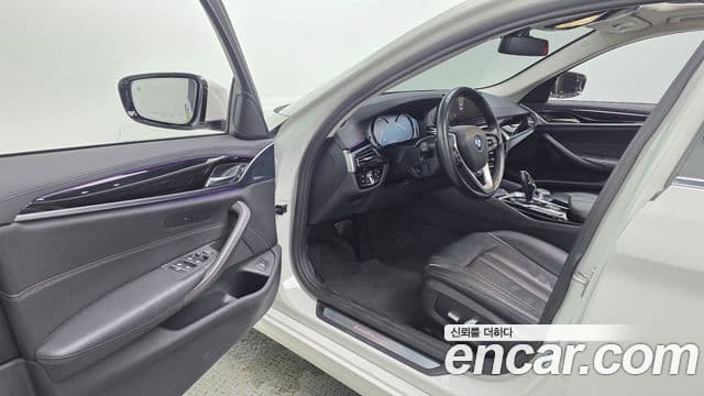 BMW 5 Series 2018 — Şəkil 16/20