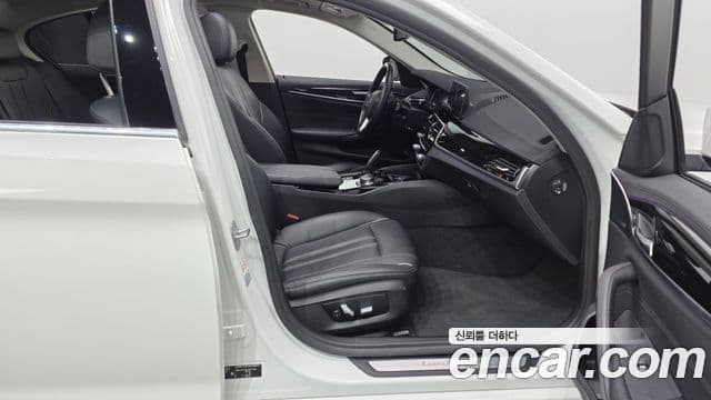 BMW 5 Series 2018 — Şəkil 14/20