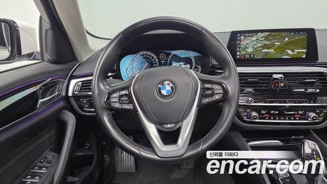 BMW 5 Series 2018 — Şəkil 12/20