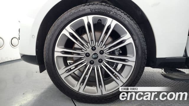 Land Rover Range Rover 2025 — ფოტო 4/20