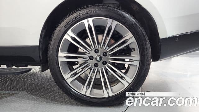 Land Rover Range Rover 2025 — Photo 15/37