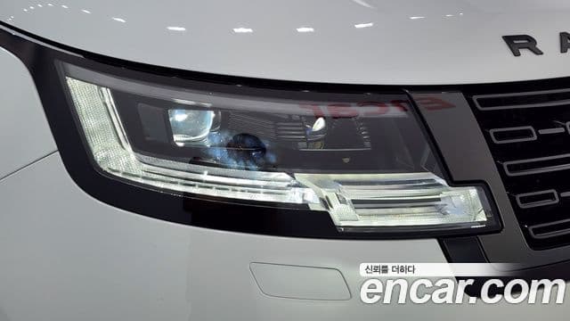 Land Rover Range Rover 2025 — Photo 35/37