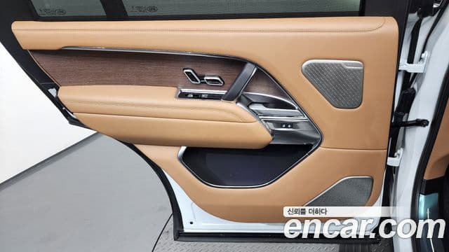 Land Rover Range Rover 2025 — Photo 29/37