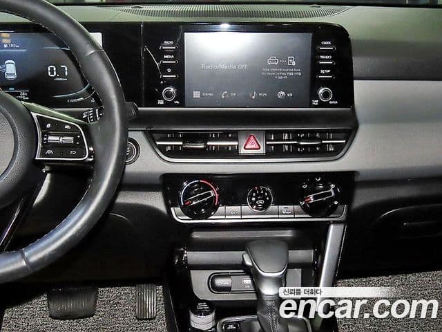 Kia Seltos 2023 — ფოტო 10/19