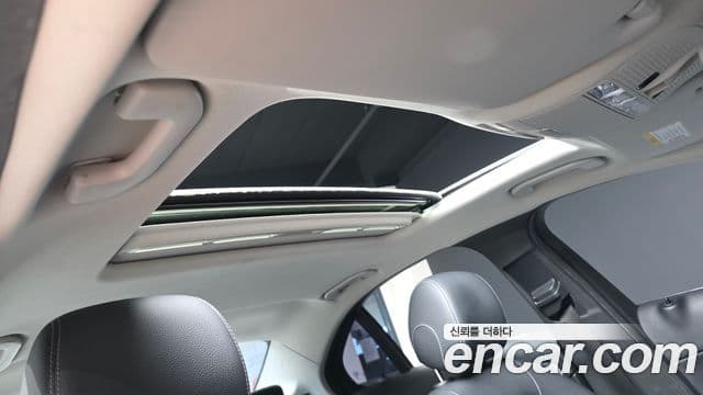 Mercedes-Benz C-Class 2018 — ფოტო 18/20