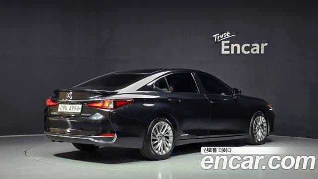 Lexus ES300h 2019 — ფოტო 1/20