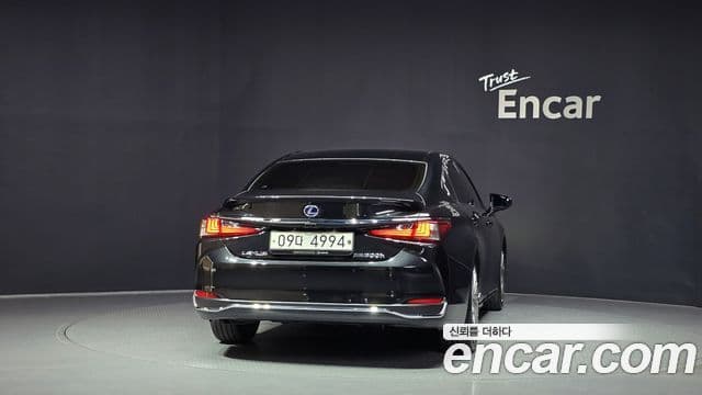 Lexus ES300h 2019 — ფოტო 3/20