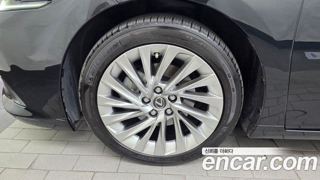 Lexus ES300h 2019 — ფოტო 4/20