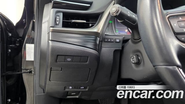 Lexus ES300h 2019 — ფოტო 16/20