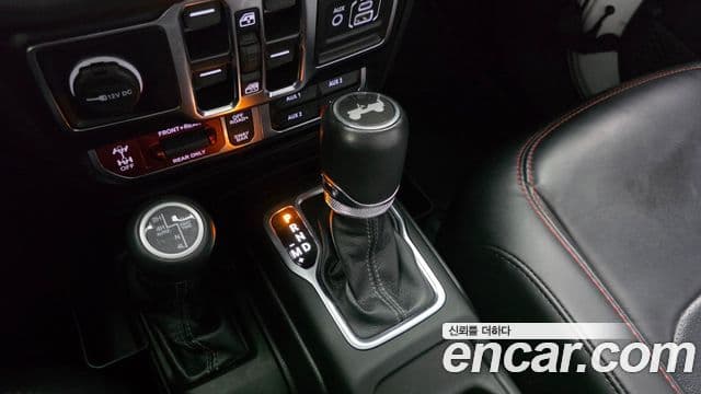 Jeep Wrangler 2024 — Şəkil 9/20
