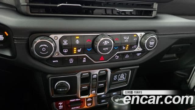 Jeep Wrangler 2024 — Photo 5/35