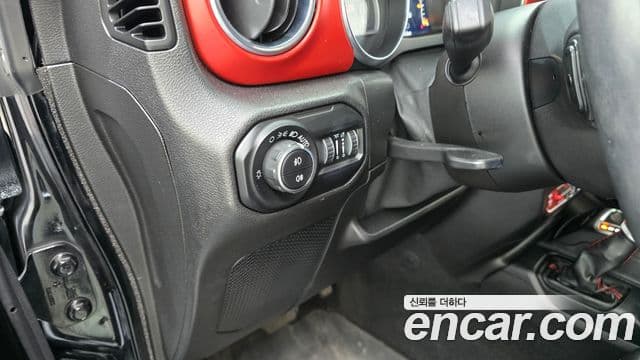 Jeep Wrangler 2021 — Şəkil 16/20