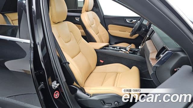 Volvo XC60 2021 — Şəkil 10/20