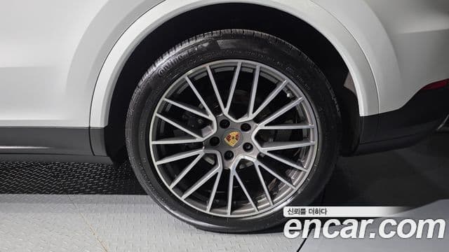 Porsche Cayenne 2022 — Şəkil 17/34