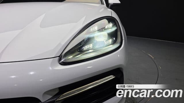 Porsche Cayenne 2022 — Şəkil 15/34