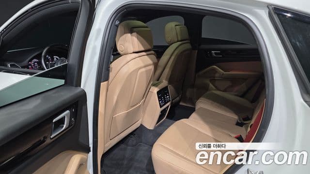 Porsche Cayenne 2022 — Şəkil 18/34
