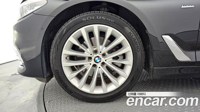 BMW 5 Series 2018 — ფოტო 5/20